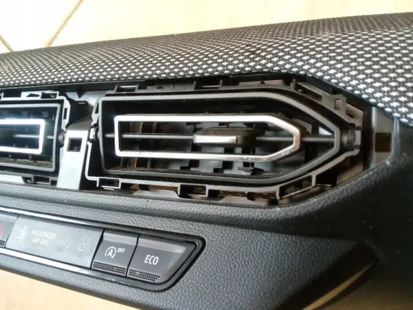 OEM 683102674R Garniture Console Dacia Sandero III image 4