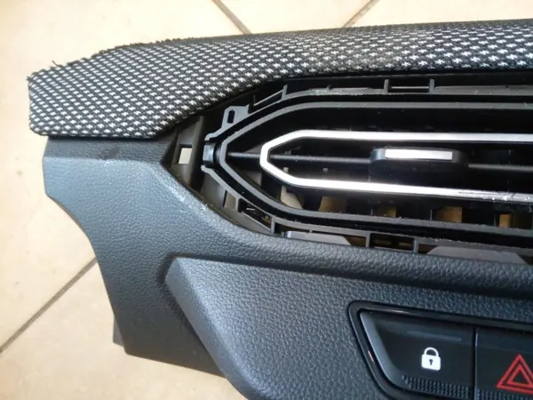 OEM 683102674R Garniture Console Dacia Sandero III image 5