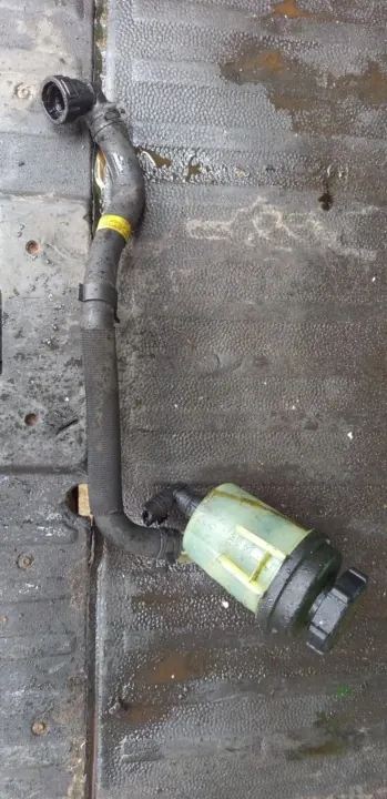 Réservoir direction assistée Ford OEM 6C913R700D image 2