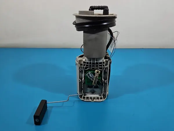 Bomba de Combustível Audi A6 C5 1.9 TDI 4-PIN 4B0919050D image 3