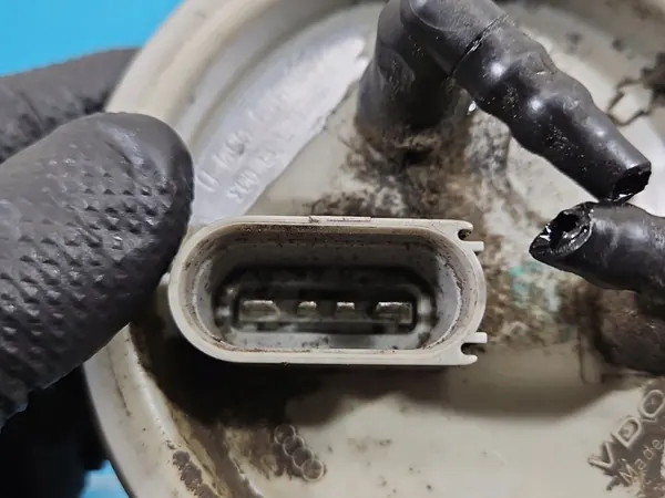 Bomba de Combustível Audi A6 C5 1.9 TDI 4-PIN 4B0919050D image 4