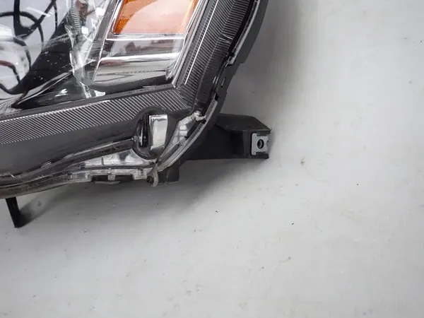 Faros delanteros izquierdo Mitsubishi Lancer X 07-16 8301C3-37 image 3