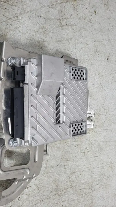 Mercedes Burmester Audio-förstärkare OEM A0009000518 image 6