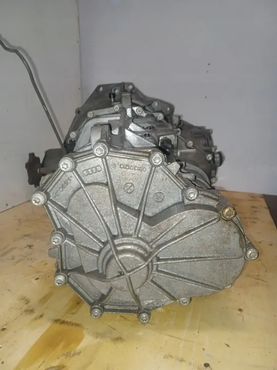 AUDI A5 8T 8F A4 S4 B8 Manuaalivaihteisto 8K0721257A image 4