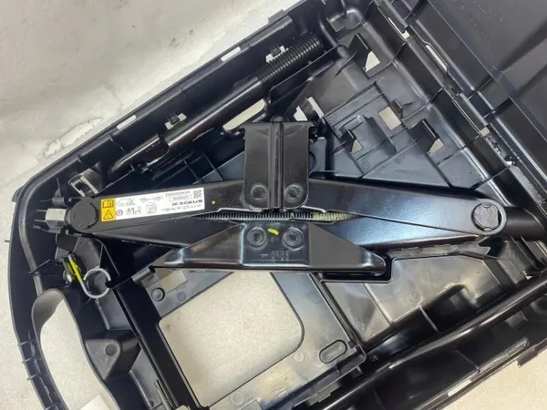 Renault OE Wielwissel gereedschapsset OEM ZESTAW DO WYMIANY KOLA image 3