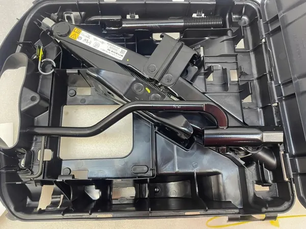 Renault OE Wielwissel gereedschapsset OEM ZESTAW DO WYMIANY KOLA image 5