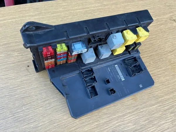 VW Crafter/Sprinter 906 zekeringkastmodule OEM A9069006203 image 2