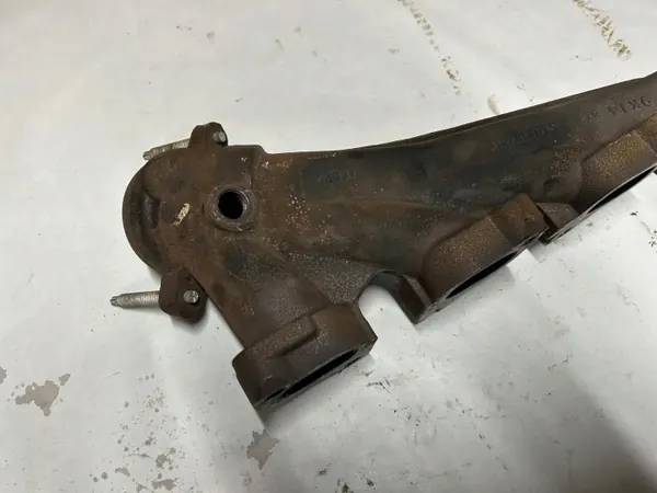 Pakoputken keräin OEM 53013849AF Dodge Chargerille image 7