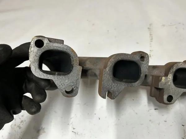 Pakoputken keräin OEM 53013849AF Dodge Chargerille image 9