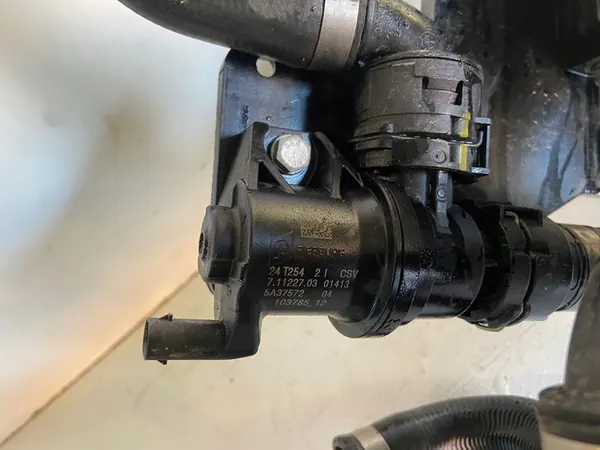 BMW i4 G26 Vesiputkisarja 5A37572 8475693 9475680 image 2