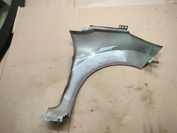 Parafango anteriore sinistro Ford Fiesta MK7 OEM image 3