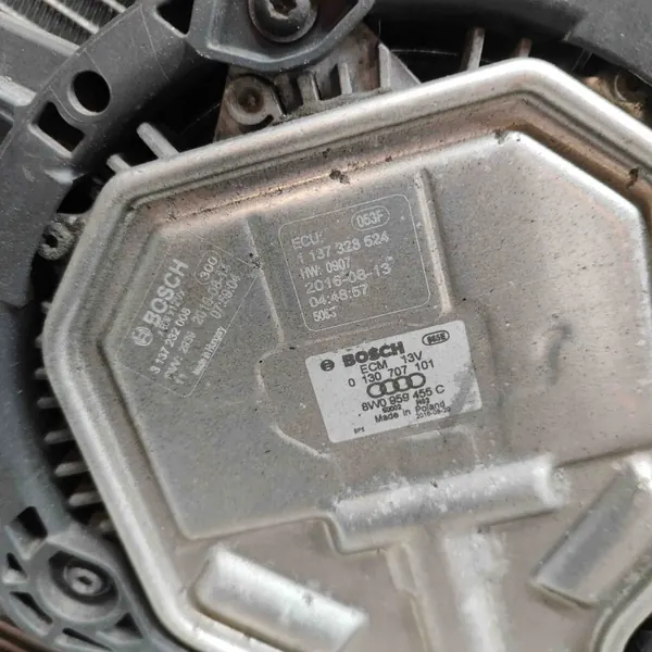 Pièce de refroidissement OEM 0130707410 pour Audi Q7 3.0L image 3