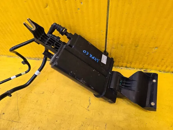 Lynk & Co 01 koolstoffilter OEM 8889008160 - Gebruikt image 3