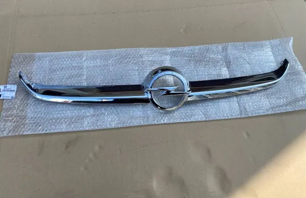Opel Adam Parachoques delantero cromo OEM 13355301 image 2