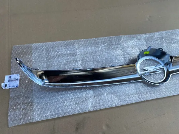 Opel Adam Parachoques delantero cromo OEM 13355301 image 7