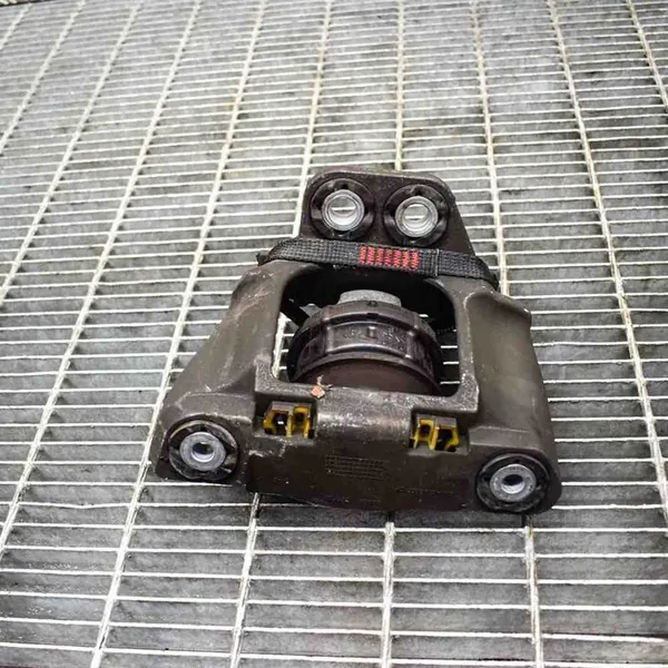 VOLVO XC90 II 2.0 T6 Moottorin Kiinnike 31330588 image 2