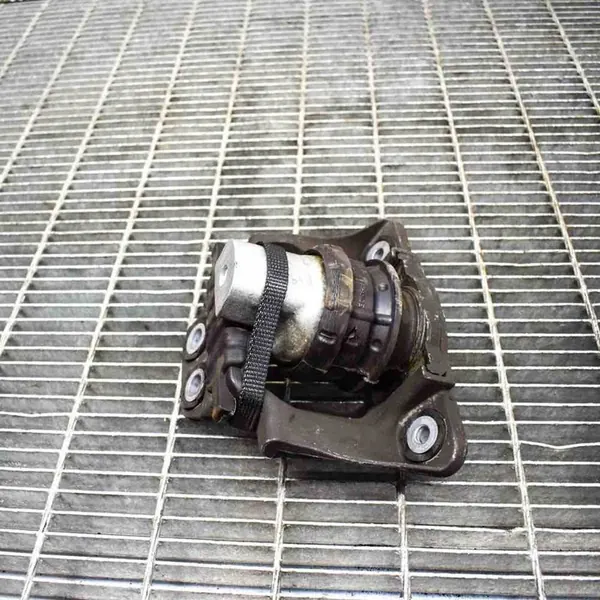 VOLVO XC90 II 2.0 T6 Moottorin Kiinnike 31330588 image 3