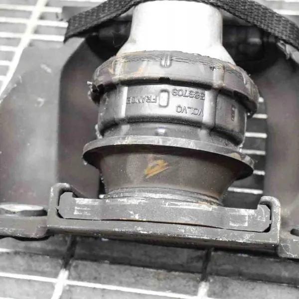 VOLVO XC90 II 2.0 T6 Moottorin Kiinnike 31330588 image 5