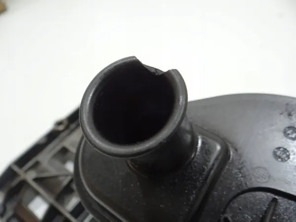 Tobera de Aceite BMW N47 OEM 7798014 - Usado image 3