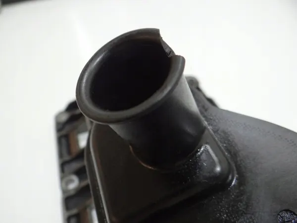 Tobera de Aceite BMW N47 OEM 7798014 - Usado image 4
