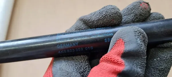 A7 C8 4K Motorhuv Dämpare Vänster Höger Fram 4K0823359 image 10