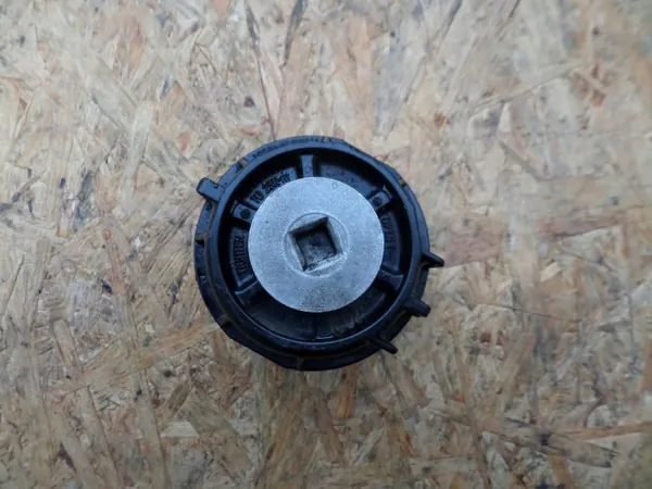 Öljynsuodinkotelon korkki OEM t27 lift nakrę image 3