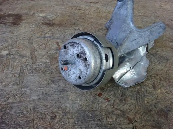 AUDI A4 B6 1.8T Engine Mount 8D0199388K 8E0199382J image 10