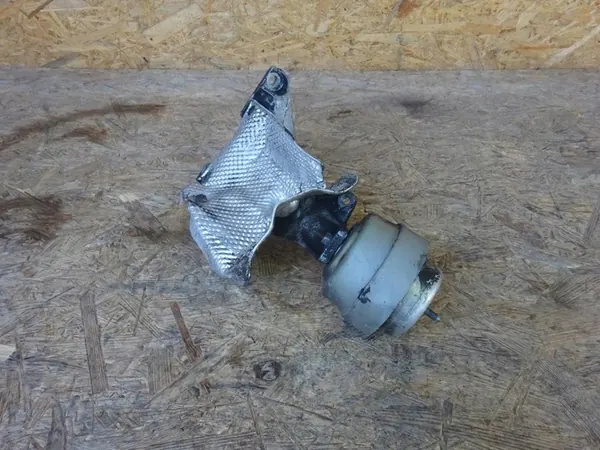 AUDI A4 B6 1.8T Engine Mount 8D0199388K 8E0199382J image 2