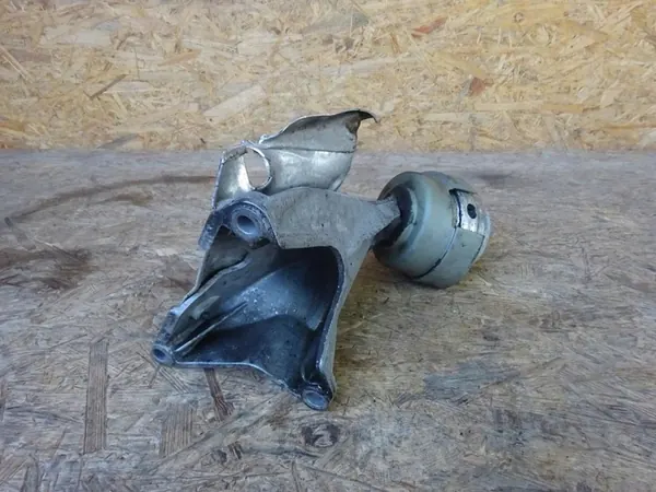 AUDI A4 B6 1.8T Engine Mount 8D0199388K 8E0199382J image 3