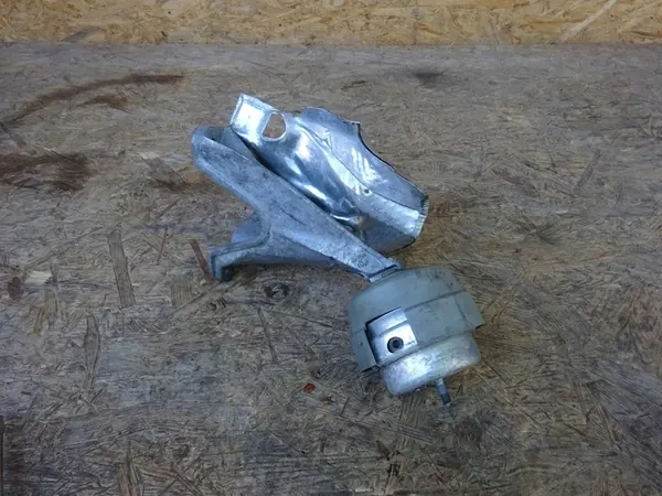 AUDI A4 B6 1.8T Engine Mount 8D0199388K 8E0199382J image 7