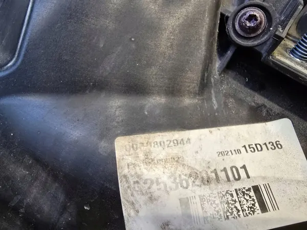 Mercedes-Benz EQC väliseinäeriste OEM 2536201101 image 6