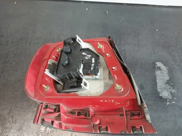 Audi A4 B5 Luz Trasera Derecha 8D0945096G image 10