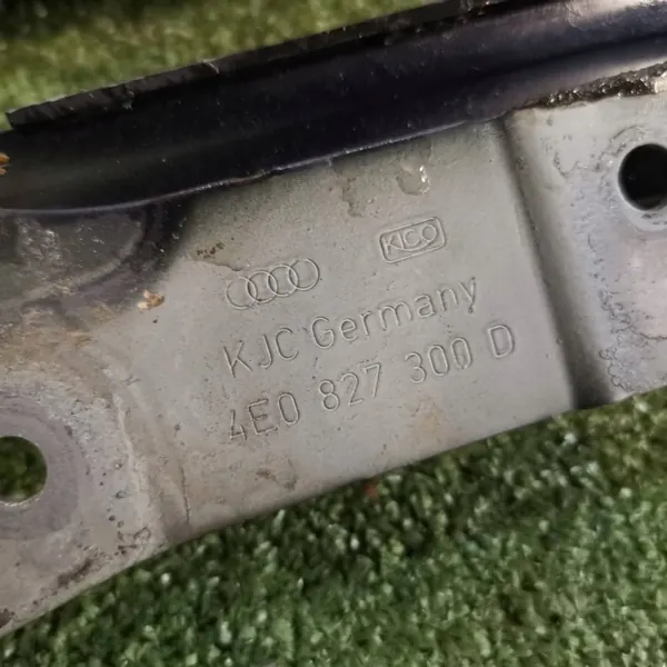 Audi A8 D3 Kofferraum-Scharnier OEM 4E0827300D image 3