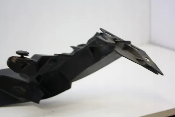 Support de phare avant droit BMW E87 image 7