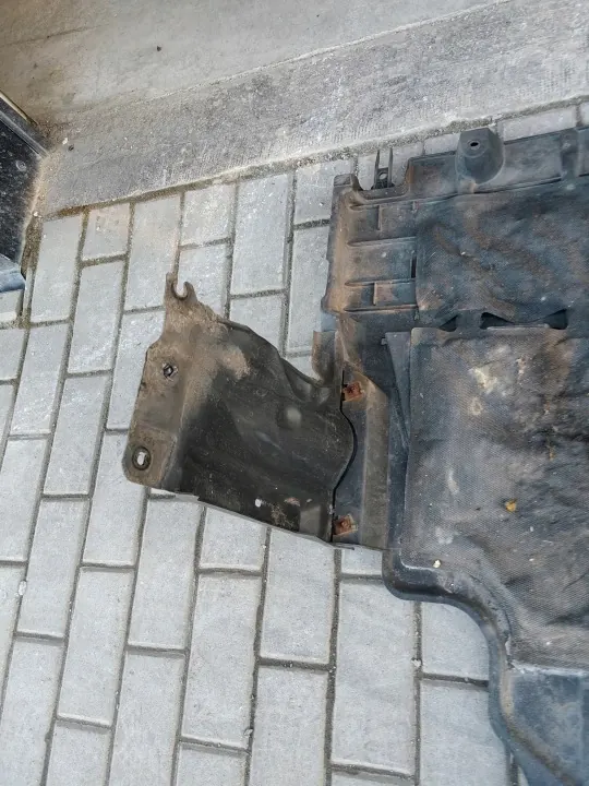 Escudo motor Mazda 3 BL OEM - Usado 2009-2013 image 3