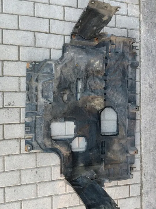Escudo motor Mazda 3 BL OEM - Usado 2009-2013 image 4