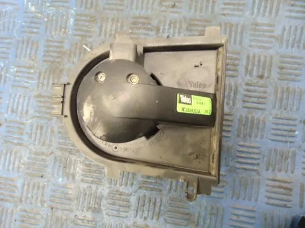 VOLKSWAGEN PASSAT B5 1.9TDI Värmefläkt 8D1819021A image 2