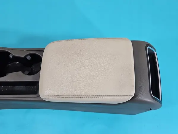 Armrest Tunnel Audi A5 8T OEM image 2