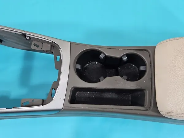 Armrest Tunnel Audi A5 8T OEM image 3