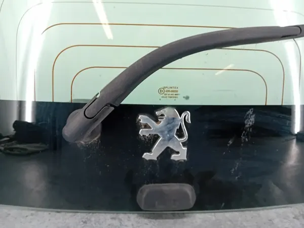 Cristal de maletero OEM SZYBA KLAPY BAGAZNIKA Peugeot 107 image 4