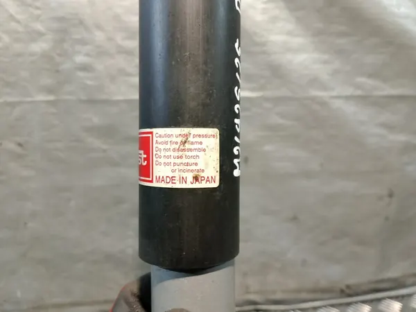 KYB Stötdämpare MERCEDES E-KLASS W210 Bak image 3