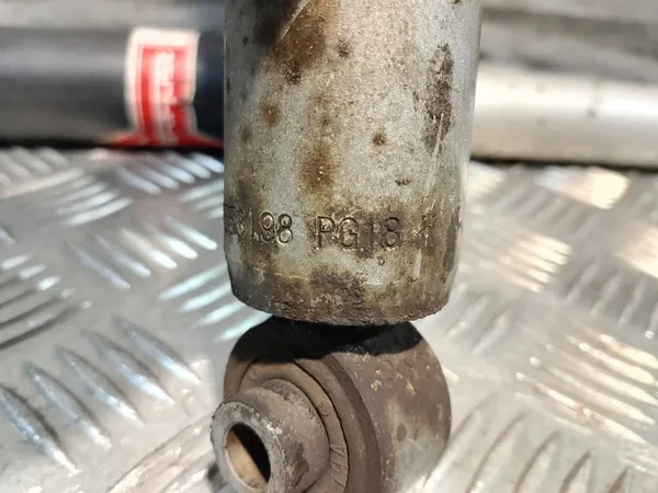 KYB Stötdämpare MERCEDES E-KLASS W210 Bak image 6