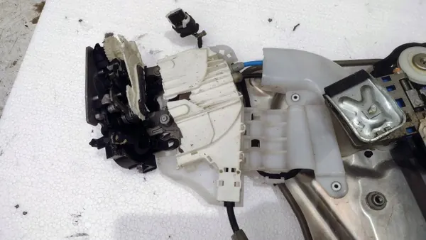 Placa elevadora puerta izquierda trasera Mercedes OEM A2047601634 image 7