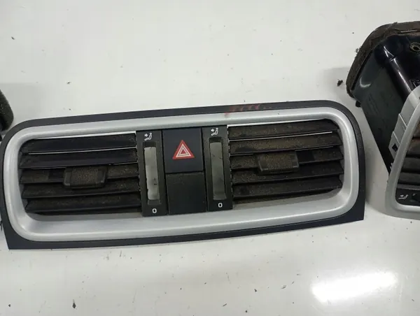 Rejilla Skoda Fabia II OEM FABN44 - Usado image 3