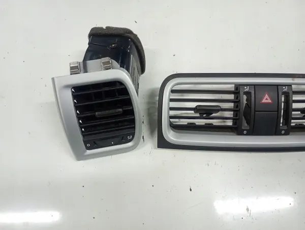 Rejilla Skoda Fabia II OEM FABN44 - Usado image 5