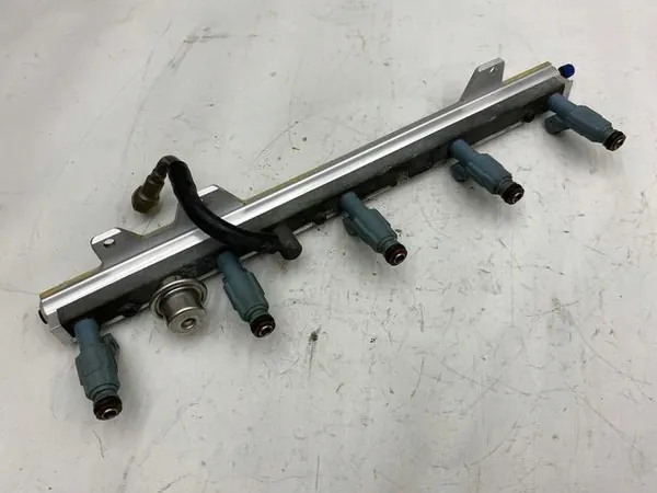 VOLVO S80 2.3T Brandstofrail 0280155830 9186060 image 2