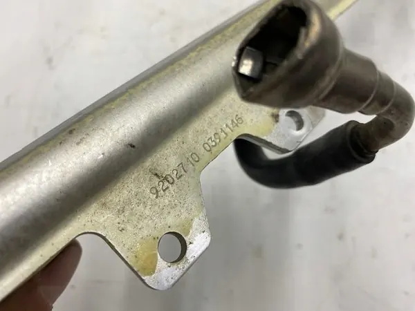 VOLVO S80 2.3T Brandstofrail 0280155830 9186060 image 3