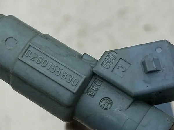 VOLVO S80 2.3T Brandstofrail 0280155830 9186060 image 4