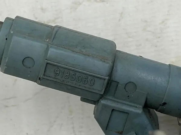 VOLVO S80 2.3T Brandstofrail 0280155830 9186060 image 5