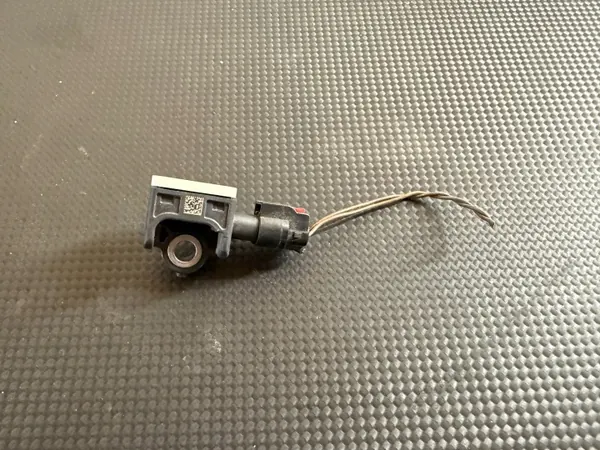 Etutörmäysanturi OEM 670038225 Maserati Ghibli image 2